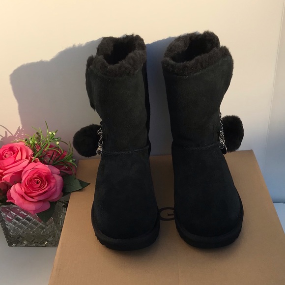 UGG Classic Short Charm - Picture 3 of 8